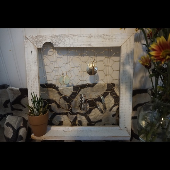 Rustic, Chic Display - Picture 2 of 4